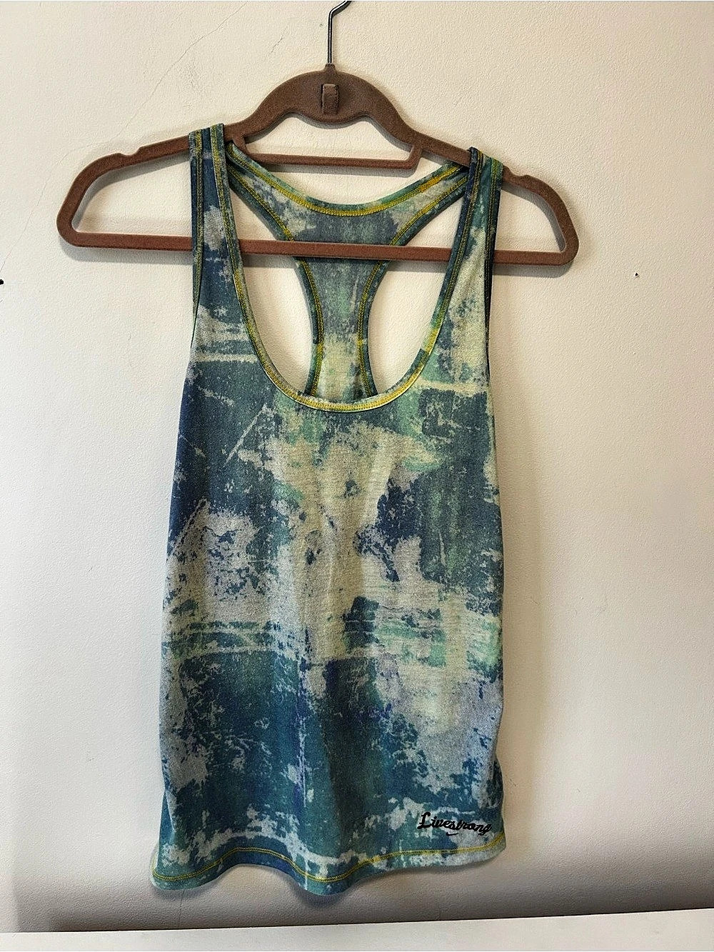 Nike āLivestrongā Women's Abstract Tank Top XS